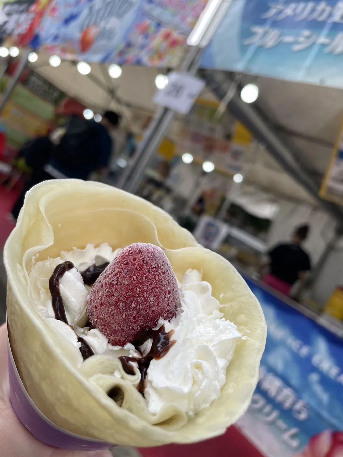 筥崎宮放生会のクレープを実食｜いちごチョコホイップ600円の写真